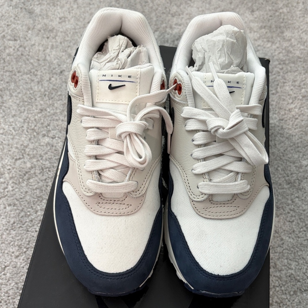 Nike Womens Air Max 1 White & Navy Casual Sneakers - Picture 14 of 16